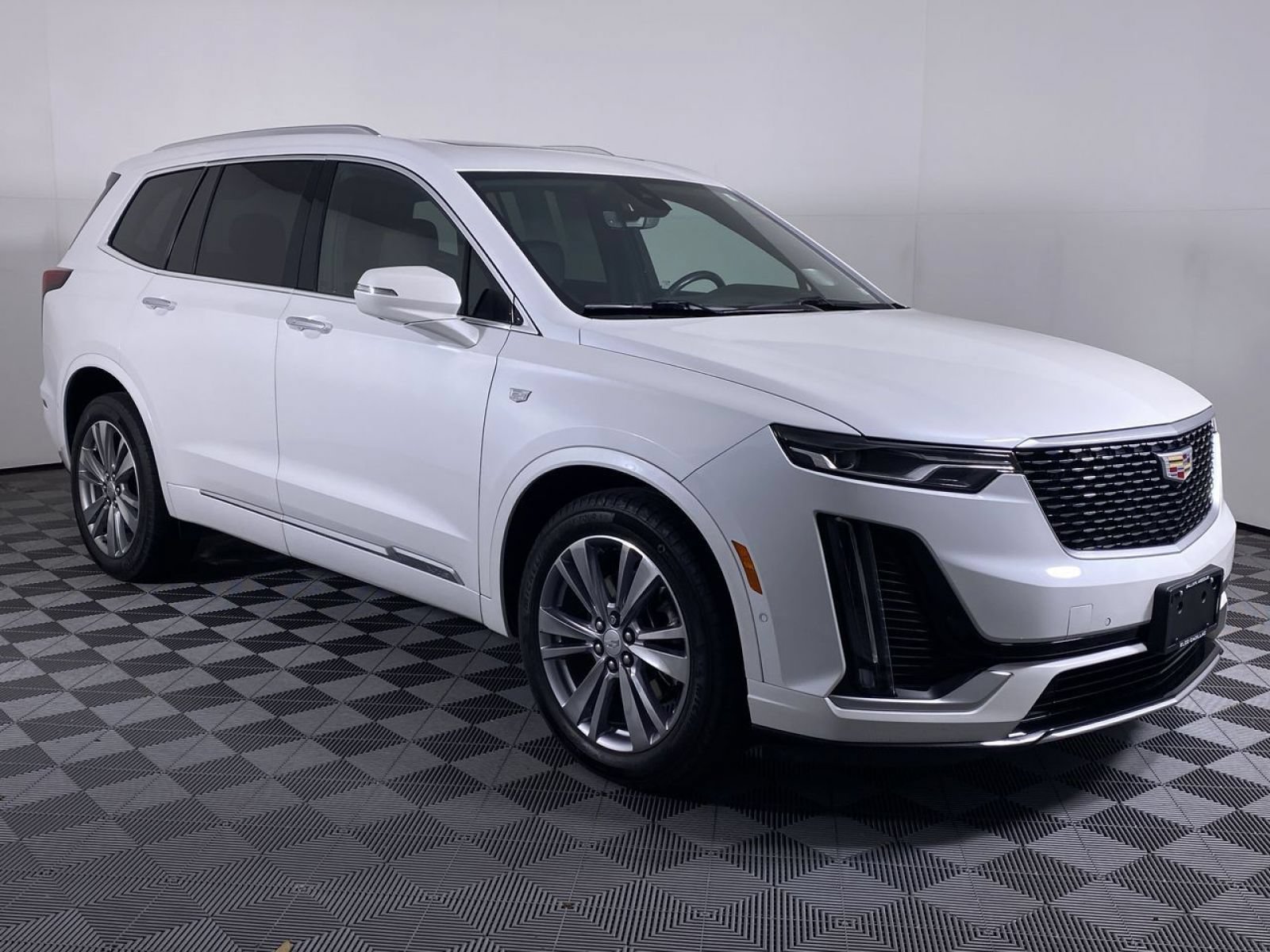 Certified 2024 Cadillac XT6 Premium Luxury w/ Technology Package AWD/4WD image 22