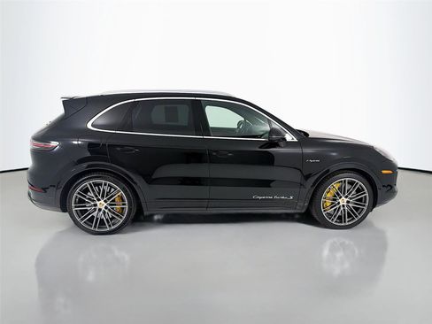 Certified 2023 Porsche Cayenne Turbo S image 7