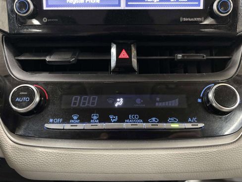 Used 2022 Toyota Corolla LE FWD image 25