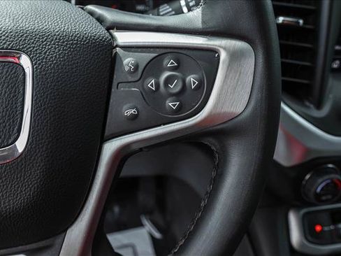 Used 2023 GMC Acadia SLT FWD image 17