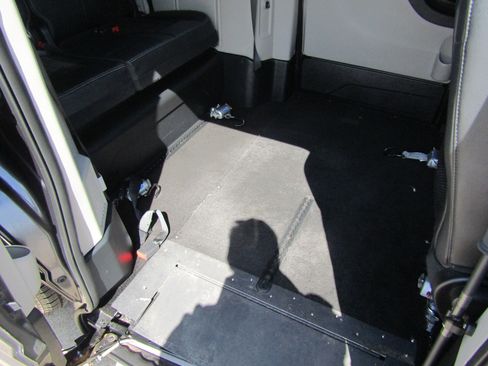 Used 2017 Dodge Grand Caravan SXT FWD image 16
