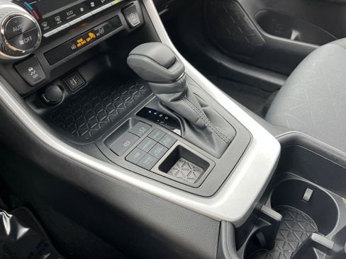 Used 2025 Toyota RAV4 XLE image 40