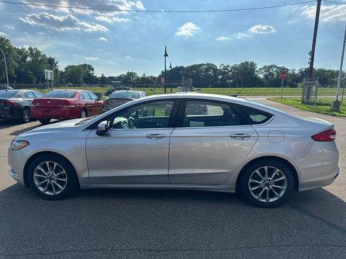 Used 2017 Ford Fusion SE FWD image 8