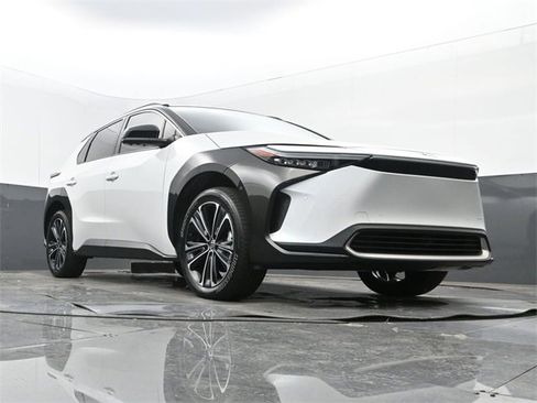 Used 2024 Toyota bZ4X Limited image 24