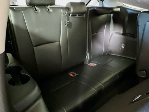 Used 2022 Toyota Highlander XLE AWD/4WD image 24