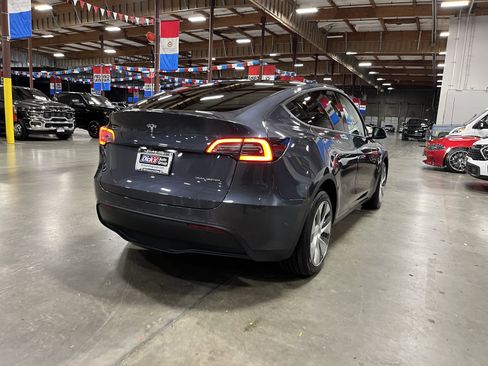 Used 2022 Tesla Model Y Long Range image 5