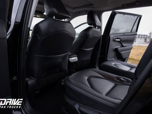 Used 2023 Toyota Highlander XLE image 25