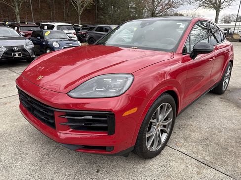 Used 2024 Porsche Cayenne Coupe image 3
