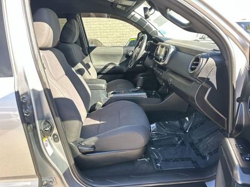 Used 2018 Toyota Tacoma TRD Sport w/ Technology Package image 25