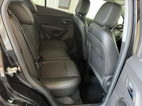 Used 2021 Chevrolet Trax LT w/ Midnight Edition FWD image 22