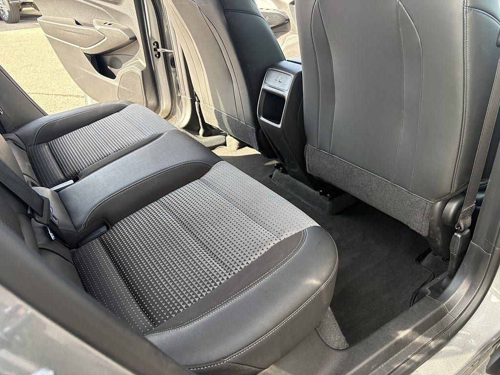 Used 2025 Chevrolet Trax LT FWD image 16