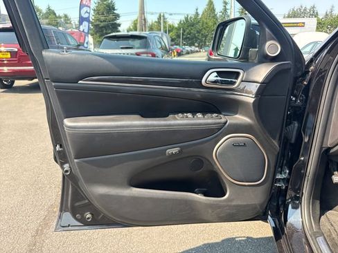 Used 2015 Jeep Grand Cherokee Overland w/ Advanced Technology Group AWD/4WD image 27