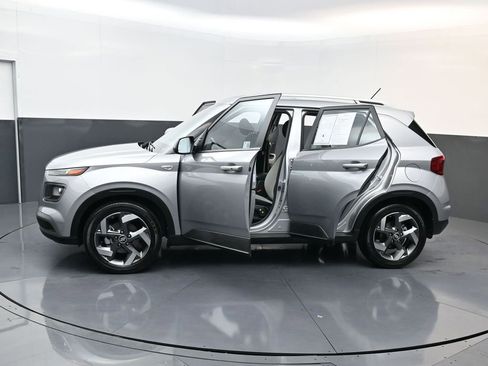 Certified 2025 Hyundai Venue SEL image 31