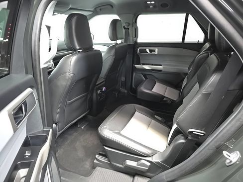 Used 2024 Ford Explorer XLT w/ Equipment Group 202A AWD/4WD image 34
