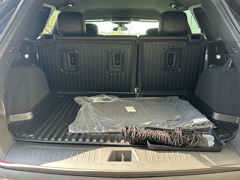 New 2026 Cadillac XT5 Luxury w/ LPO, Floor Liner Package image 4