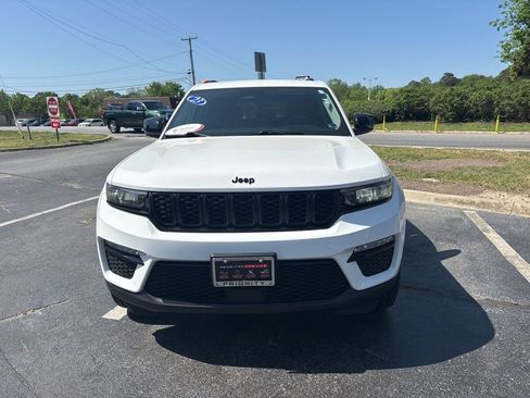 Used 2023 Jeep Grand Cherokee Limited w/ Black Appearance Package AWD/4WD image 8