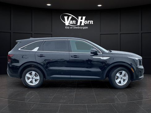 Used 2025 Kia Sorento LX FWD image 8