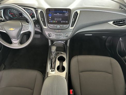 Used 2025 Chevrolet Malibu LT FWD image 17