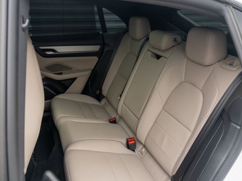 Certified 2025 Porsche Macan Electric image 35