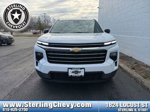 Used 2025 Chevrolet Traverse LT image 7