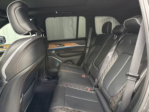 Used 2025 Jeep Grand Cherokee Summit AWD/4WD image 8