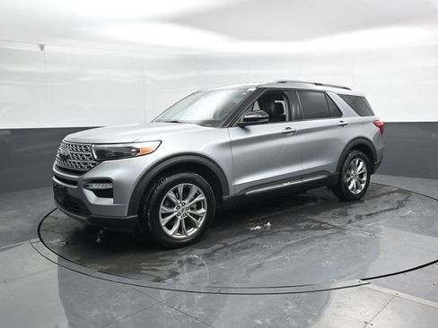 Used 2022 Ford Explorer Limited w/ Equipment Group 301A AWD/4WD image 12