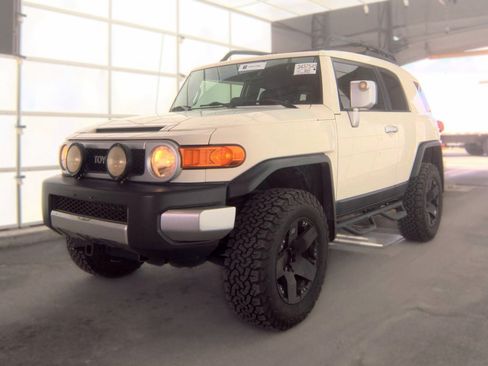 Used 2012 Toyota FJ Cruiser 4WD w/ Upgrade Pkg image 1