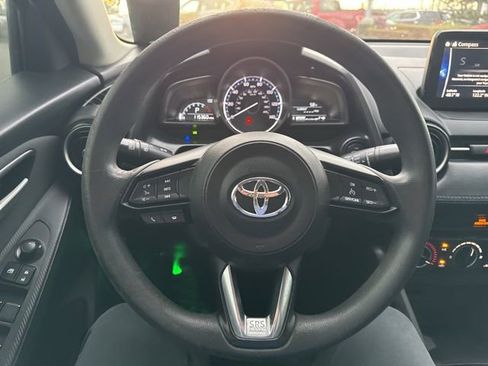 Used 2019 Toyota Yaris L image 16