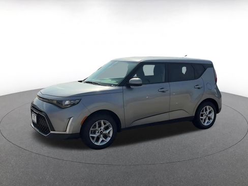 Used 2025 Kia Soul LX w/ LX Technology Package FWD image 8