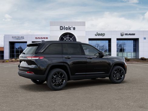 New 2025 Jeep Grand Cherokee Limited w/ Trailer Tow Package AWD/4WD image 4