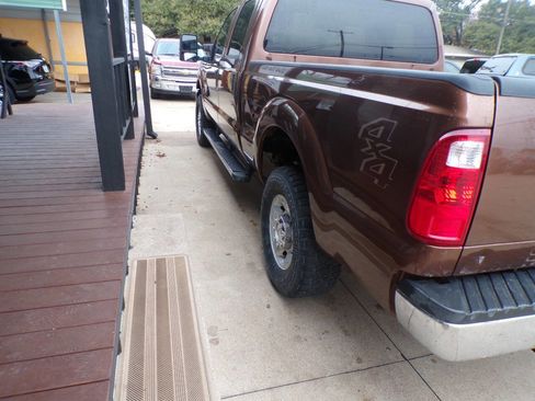 Used 2011 Ford F250 XLT w/ XLT Interior Pkg image 6