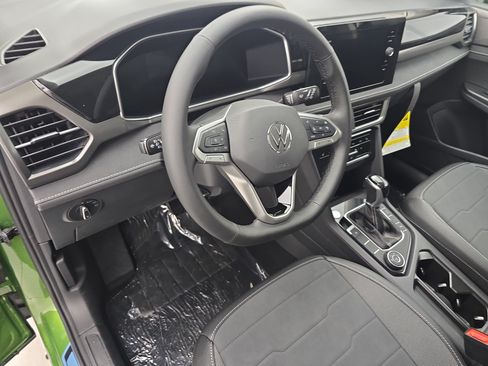 New 2026 Volkswagen Taos SE AWD/4WD image 15