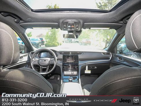 New 2025 Jeep Grand Cherokee Laredo X w/ Luxury Tech Group I image 20