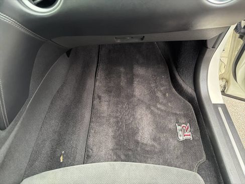 Used 2013 Nissan GT-R Premium image 28