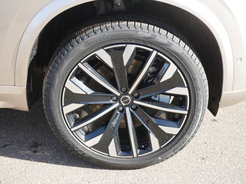 New 2026 Volvo XC90 T8 Plus w/ Protection Package Premier AWD/4WD image 4