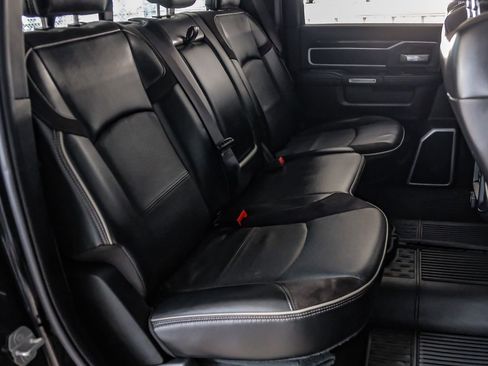 Used 2019 RAM 2500 Laramie w/ Black Appearance Package AWD/4WD image 33