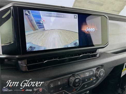 New 2025 Jeep Gladiator Sport image 32