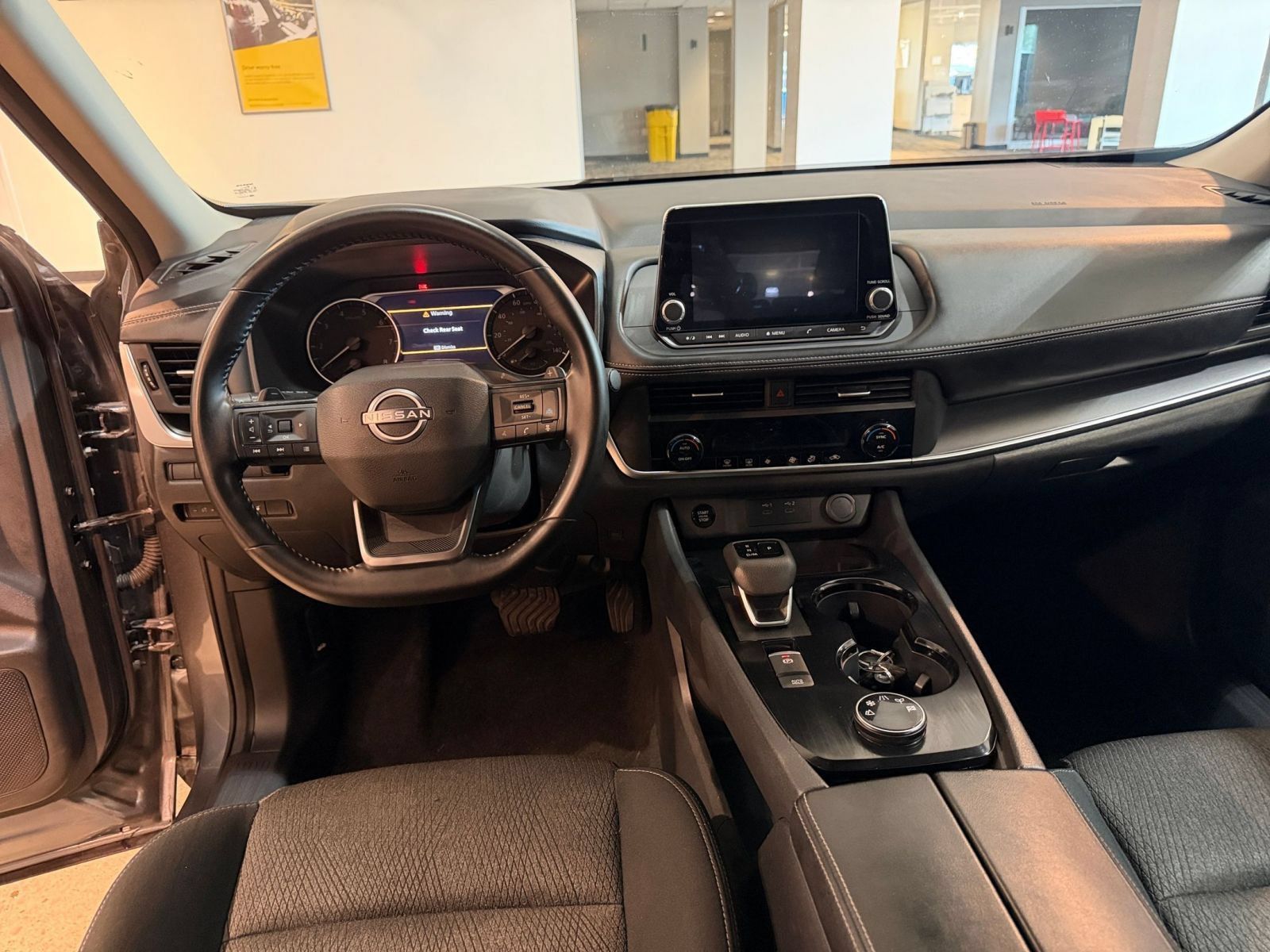 Used 2026 Nissan Rogue SV AWD/4WD image 34