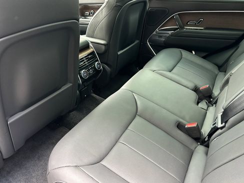 Used 2024 Land Rover Range Rover SE image 26