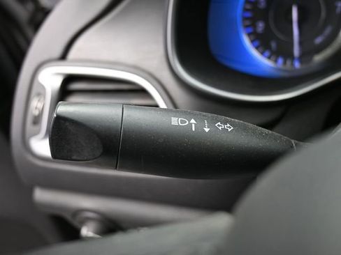 Used 2015 Chrysler 200 Limited w/ Convenience Group image 17