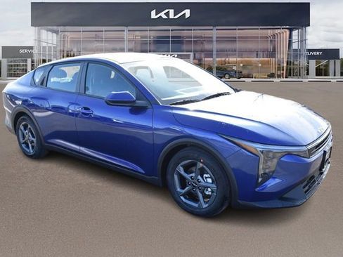 New 2025 Kia K4 LXS image 11