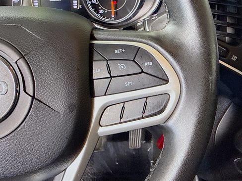 Used 2022 Jeep Cherokee Latitude AWD/4WD image 15