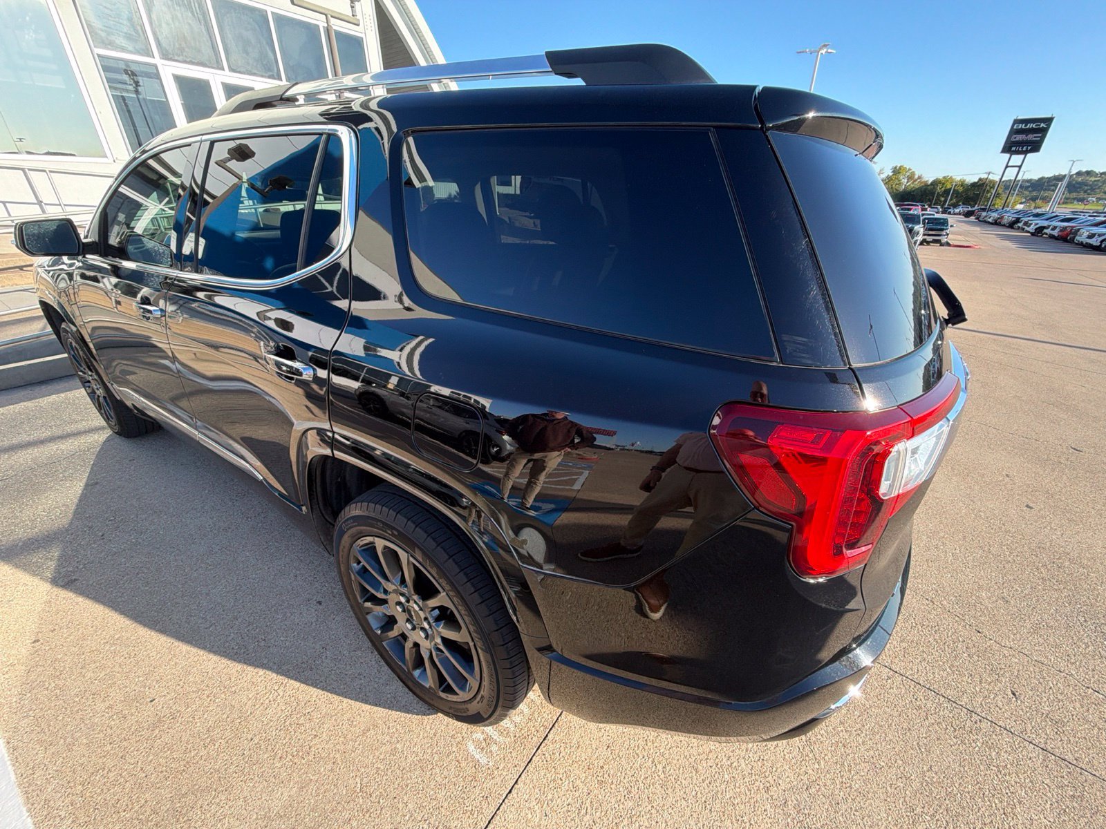 Used 2023 GMC Acadia Denali w/ Black Diamond Edition FWD image 13