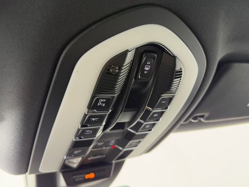Certified 2026 Porsche Macan AWD/4WD image 27