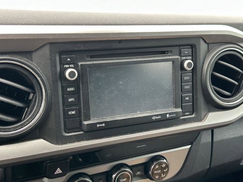 Used 2018 Toyota Tacoma SR5 RWD image 11
