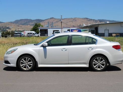 Used 2014 Subaru Legacy 2.5i Premium AWD/4WD image 2