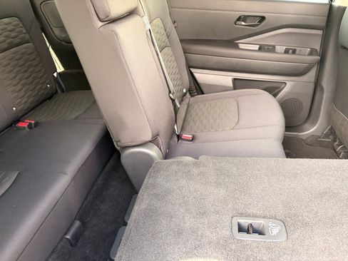 Used 2025 Nissan Pathfinder S FWD image 14