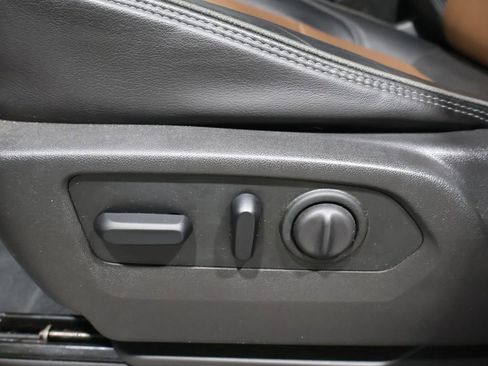 Used 2019 Chevrolet Silverado 1500 High Country image 13