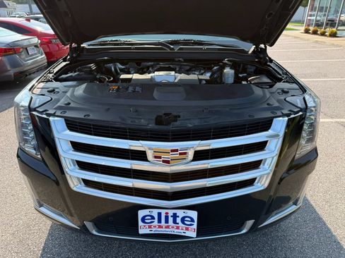 Used 2016 Cadillac Escalade Luxury AWD/4WD image 35
