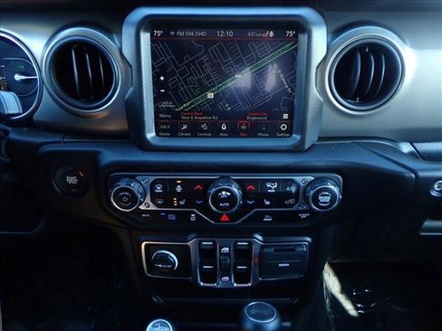 Used 2023 Jeep Wrangler Unlimited w/ Sun & Screen Package image 15